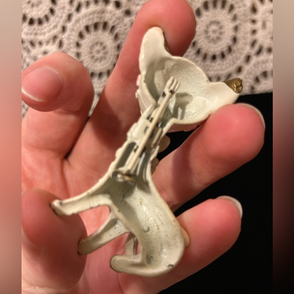 Vintage 1960s Trifari Cat Pin - Green Rhinestone Gem Accents, Pink Spots - Picture 8 of 13